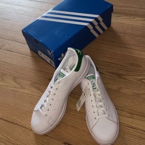 BRAND NEW NEVER WORN ADIDAS STAN SMITH SHOES!!